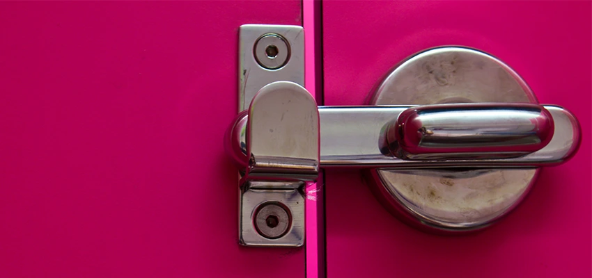 Childproof Gate Lock in Livingston, California