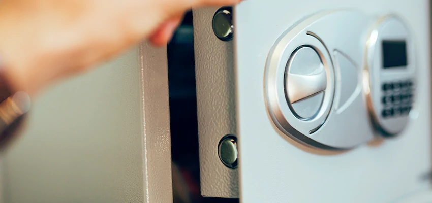 Fingerprint Safe Openers in Livingston, CA